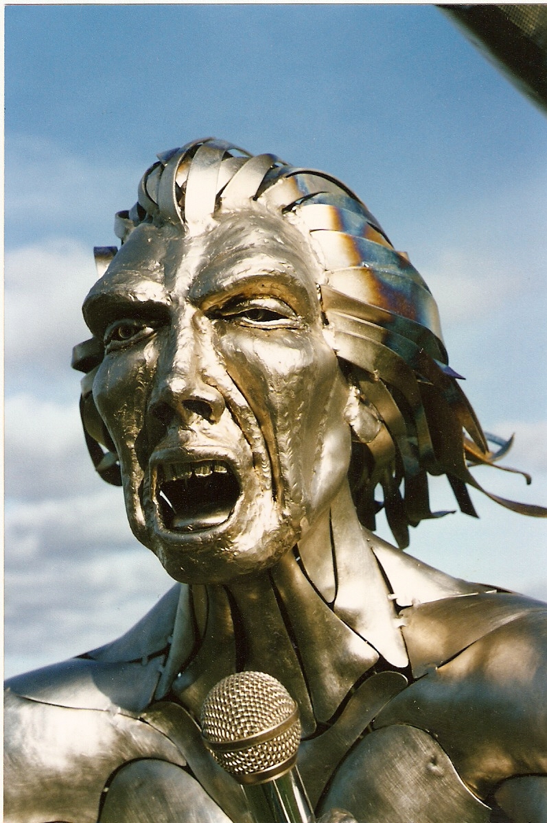 Metal sculpture by Richard Van Heuvelen